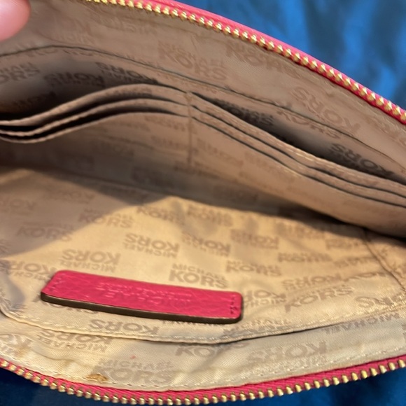 Michael Kors Clutch Hot Pink - Picture 3 of 3